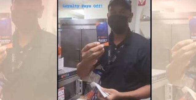 Υπάλληλος: Δούλευε 27 χρόνια χωρίς να λείψει ούτε μία μέρα – Πήρε δώρο 300.000 δολάρια
